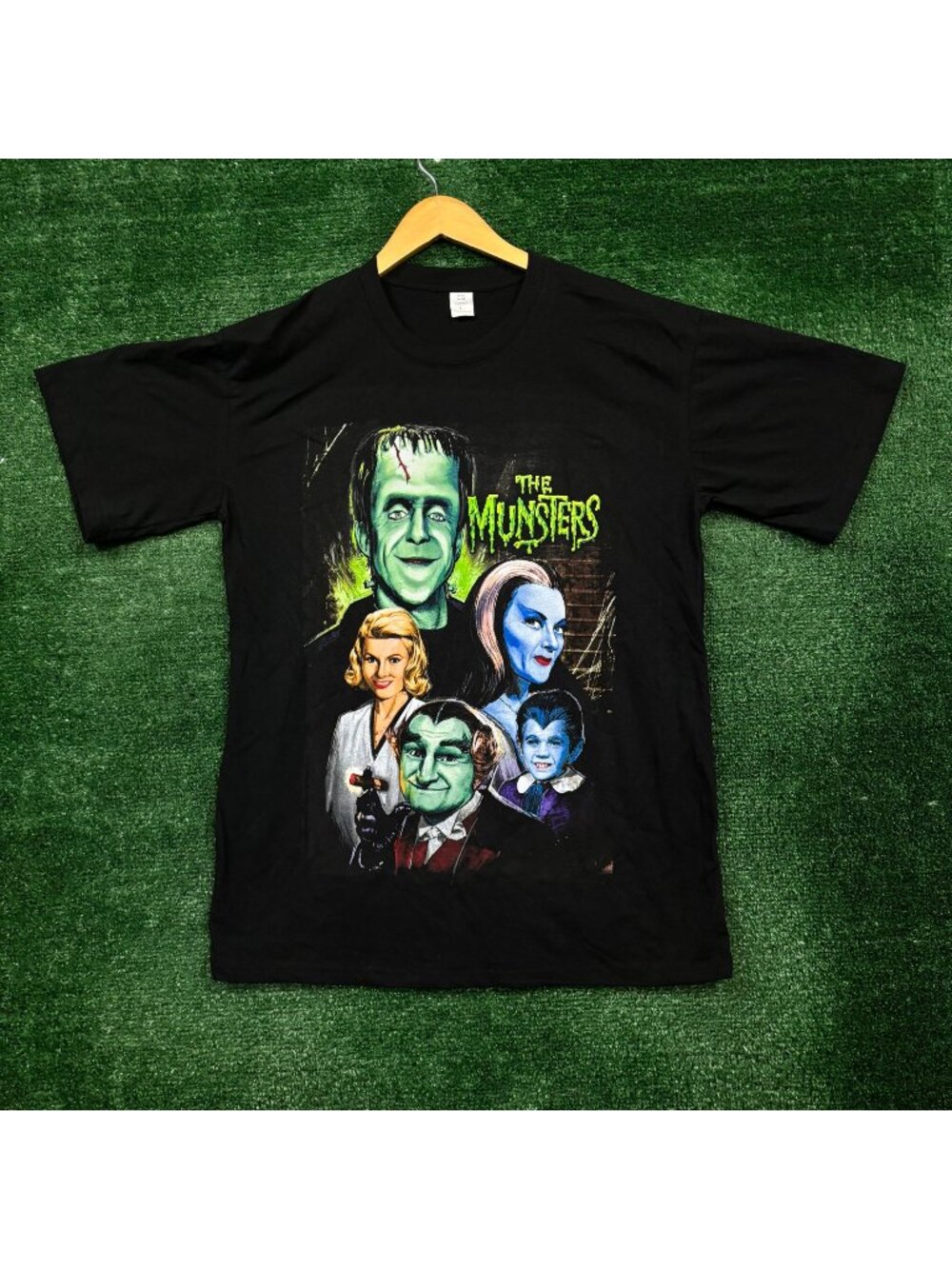 The Munsters Horror Sitcom Cast Poster T-Shirt Size Large